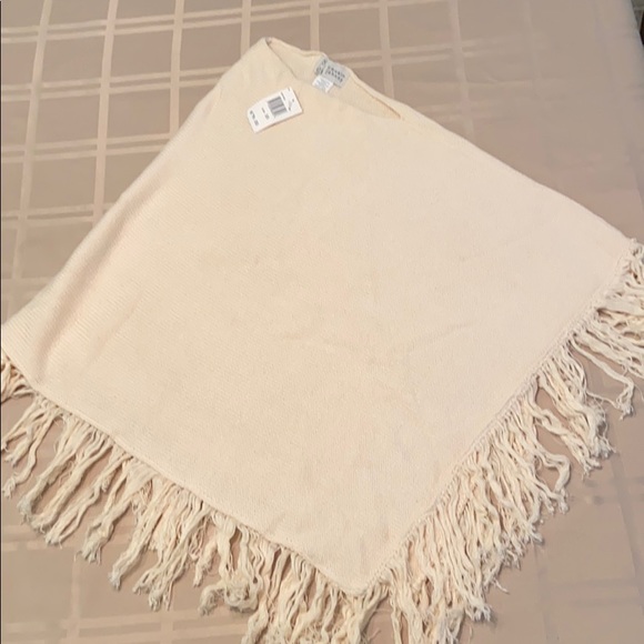 ❤️NWT! Asymmetrical Poncho Cousin Johnny Color Cream❤️ - Picture 1 of 5